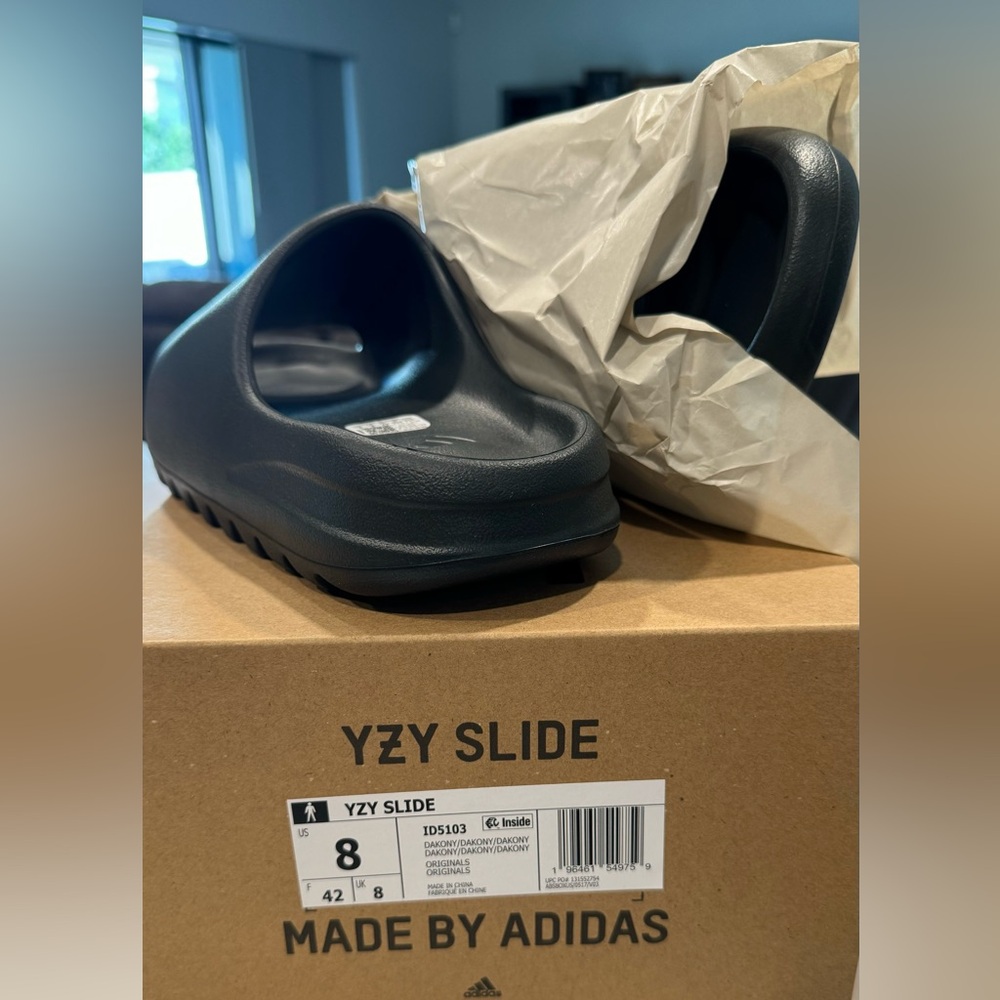 Yeezy Slides Brand New in the box Color Dakony (BLACK) US Women 8 Men 9